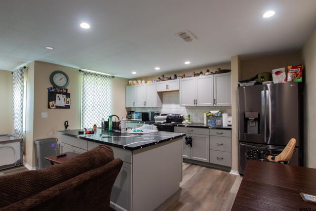 524 W Buchanan St, Mineola, TX 75773