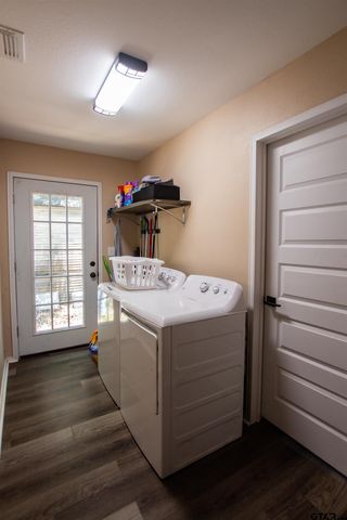 524 W Buchanan St, Mineola, TX 75773