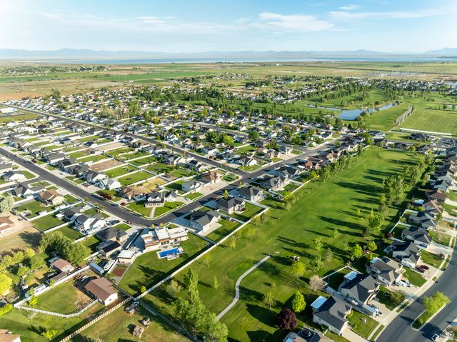 3373 N 2675 W, Farr West, UT 84404