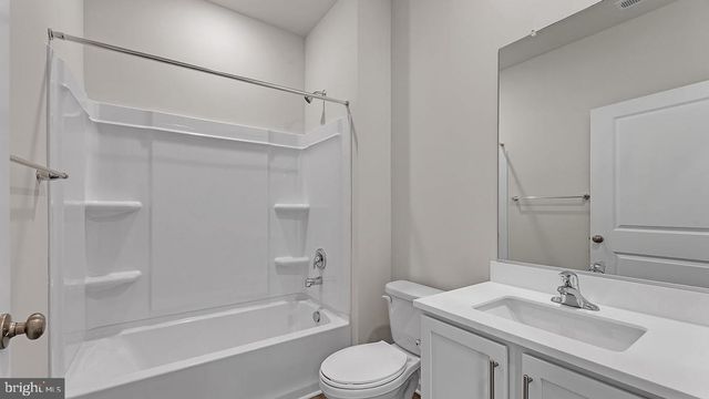 11 DAHLIA CT, Bayville, NJ 08721