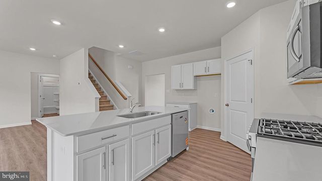 11 DAHLIA CT, Bayville, NJ 08721