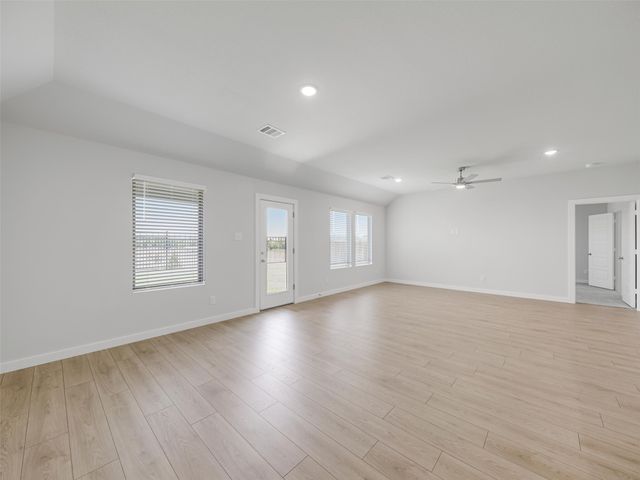 1136 Del Rio Drive, Lavon, TX 75166