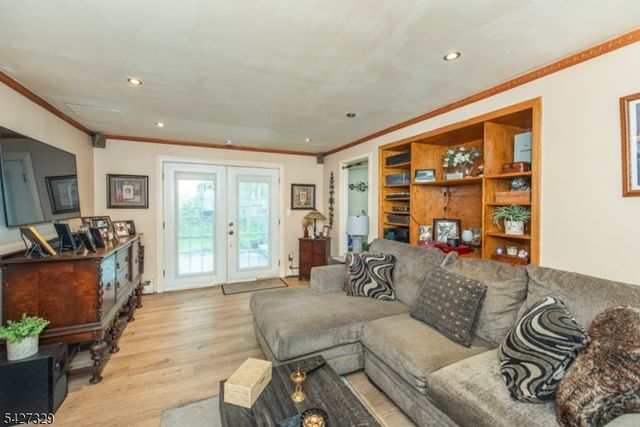 10 Evers Ct, Wayne Twp., NJ 07470
