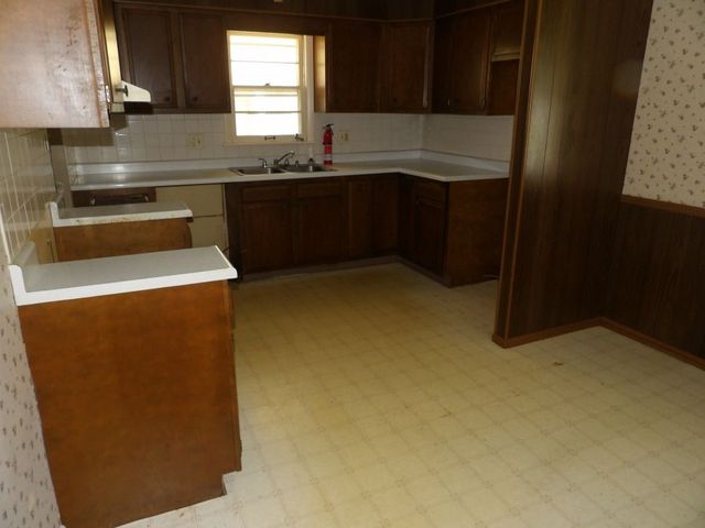 844 Spencer Ave, Sharon, PA 16146