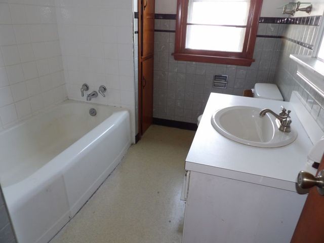 844 Spencer Ave, Sharon, PA 16146