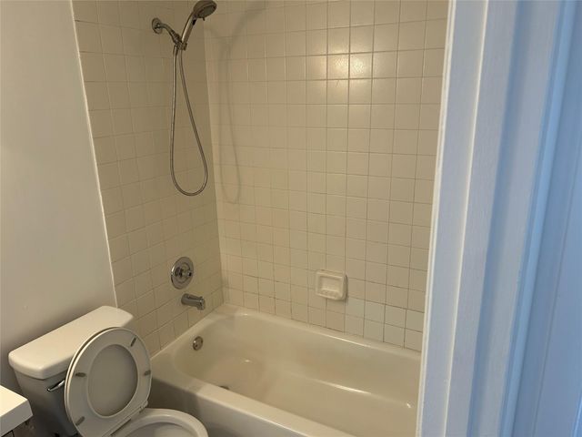 871 NE 207th Ter 102, Miami, FL 33179