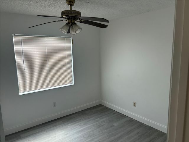 871 NE 207th Ter 102, Miami, FL 33179