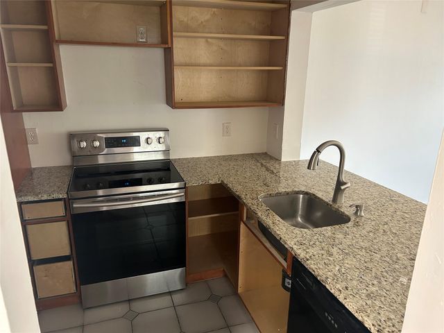 871 NE 207th Ter 102, Miami, FL 33179