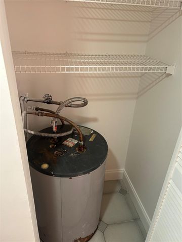 871 NE 207th Ter 102, Miami, FL 33179