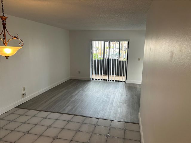 871 NE 207th Ter 102, Miami, FL 33179