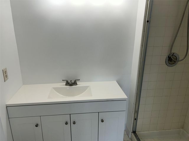 871 NE 207th Ter 102, Miami, FL 33179