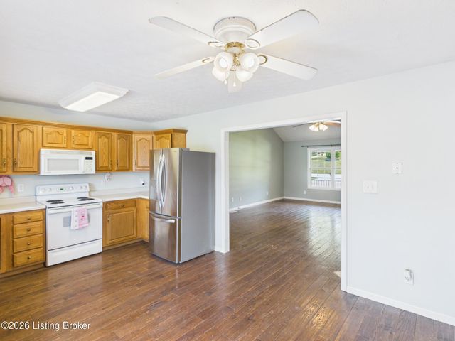 4205 Wine Cellar Ct, Louisville, KY 40272
