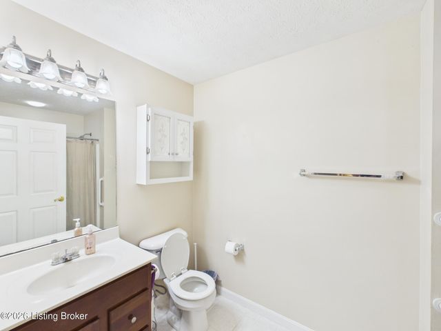 4205 Wine Cellar Ct, Louisville, KY 40272