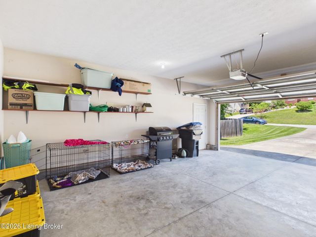 4205 Wine Cellar Ct, Louisville, KY 40272