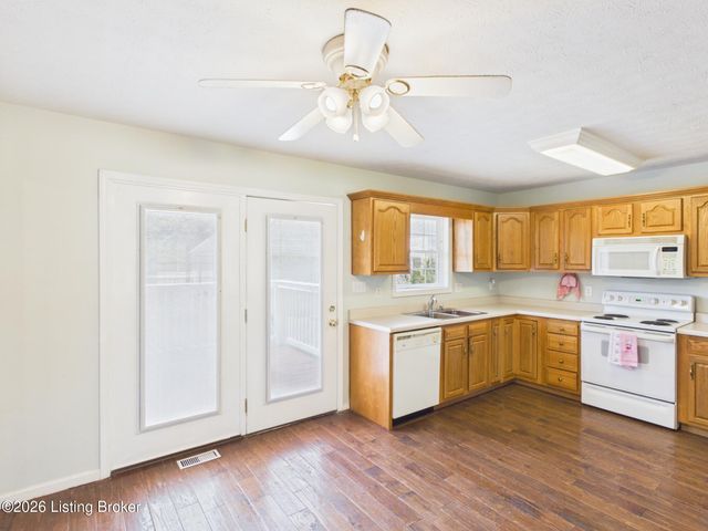 4205 Wine Cellar Ct, Louisville, KY 40272