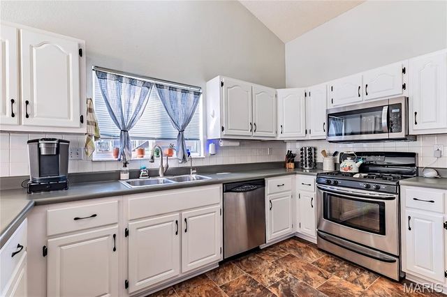 86 Adventura Drive, Festus, MO 63028