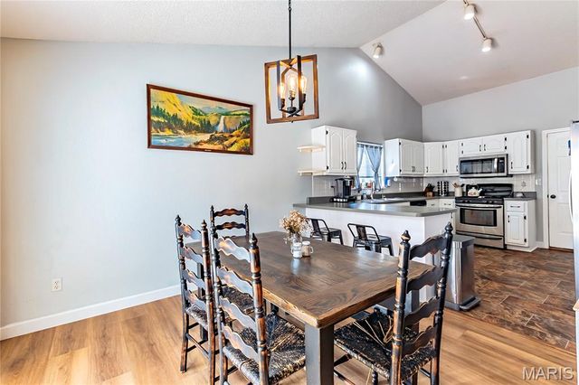 86 Adventura Drive, Festus, MO 63028