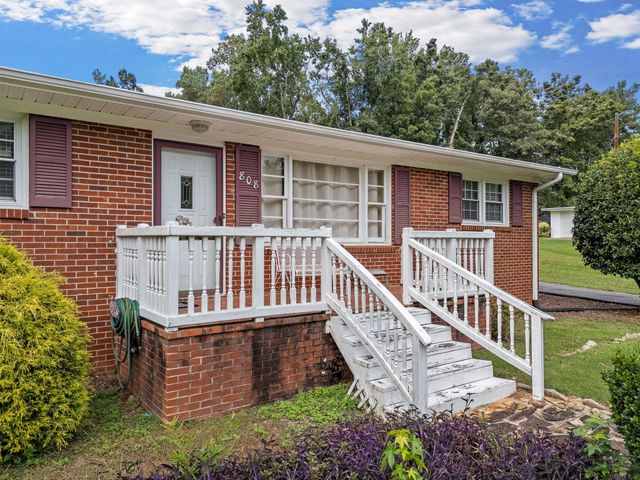 808 Primrose Lane, Spartanburg, SC 29303