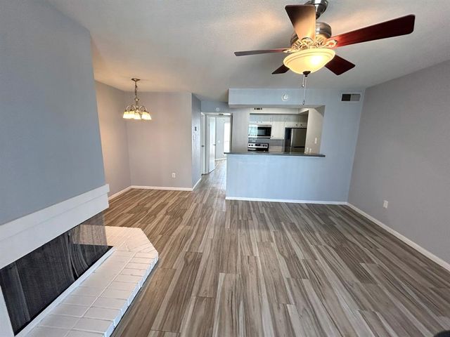 18617 Egret Bay Boulevard 504, Webster, TX 77058