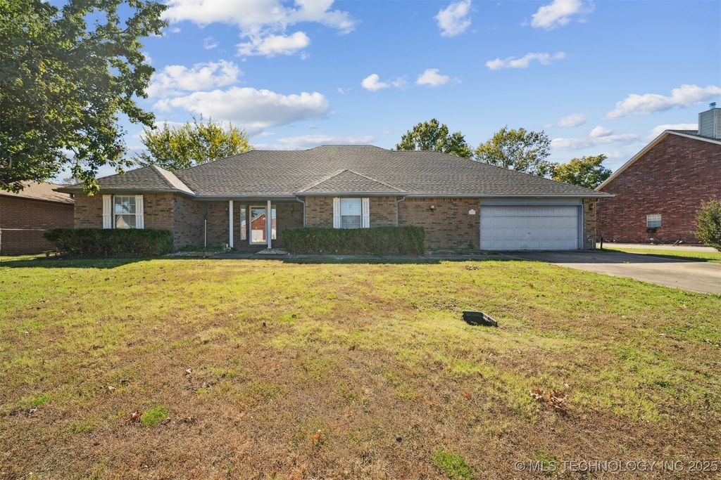 1807 SW 2nd Place, Wagoner, OK 74467