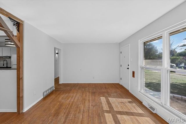 1445 Bobbinray Avenue, Florissant, MO 63031