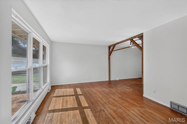 1445 Bobbinray Avenue, Florissant, MO 63031