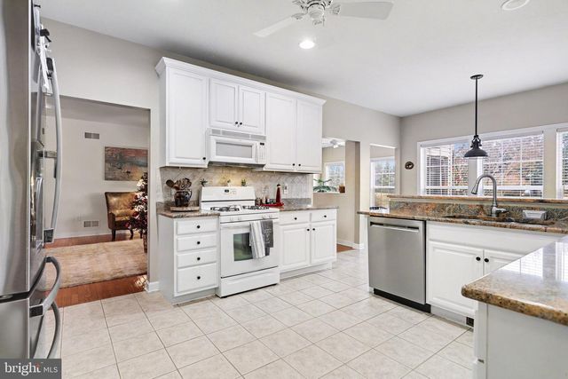 36 W SUMMIT DR, Littlestown, PA 17340