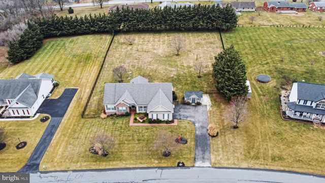 36 W SUMMIT DR, Littlestown, PA 17340