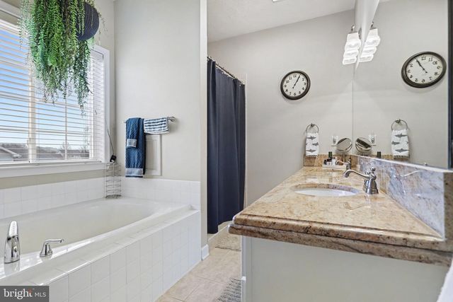 36 W SUMMIT DR, Littlestown, PA 17340