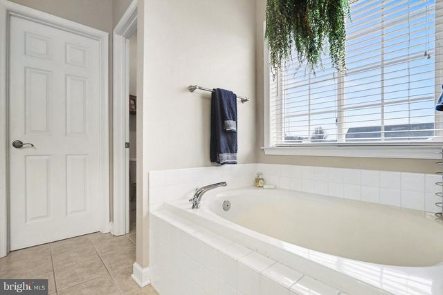 36 W SUMMIT DR, Littlestown, PA 17340