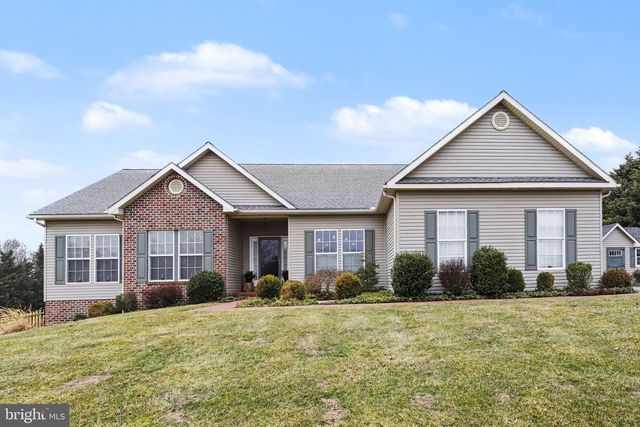 36 W SUMMIT DR, Littlestown, PA 17340