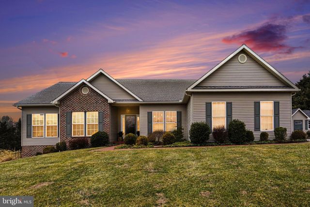 36 W SUMMIT DR, Littlestown, PA 17340