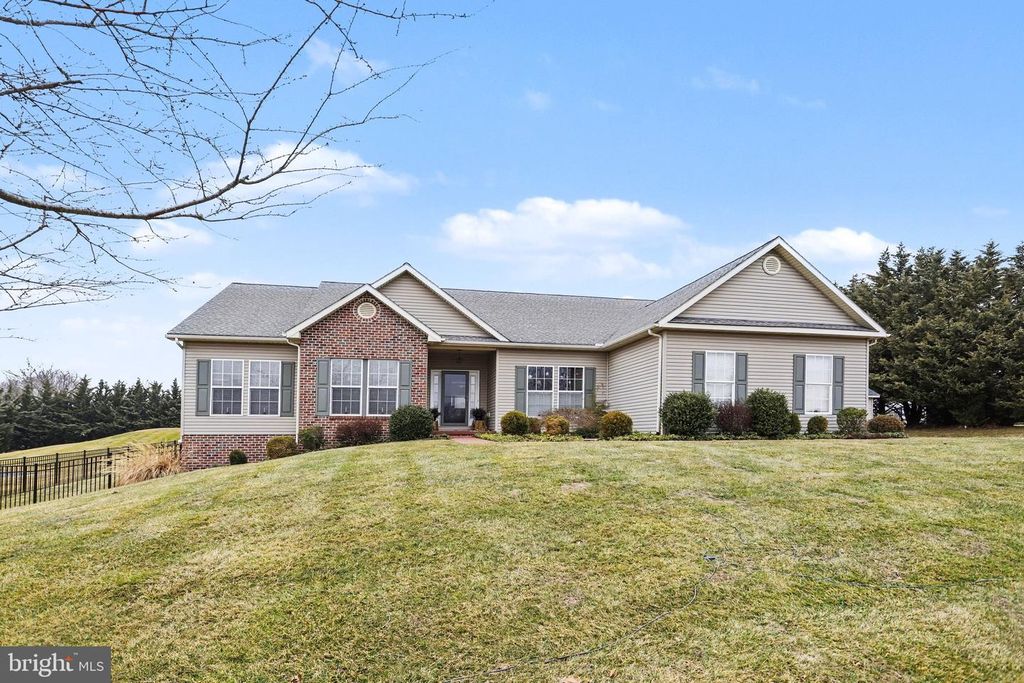 36 W SUMMIT DR, Littlestown, PA 17340
