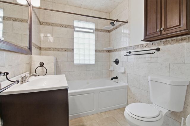 22600 Oaklane Street, Warren, MI 48089