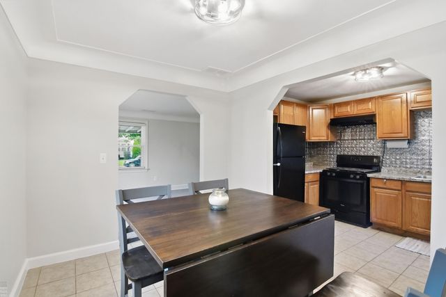 22600 Oaklane Street, Warren, MI 48089