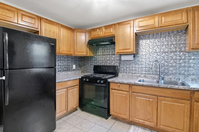 22600 Oaklane Street, Warren, MI 48089