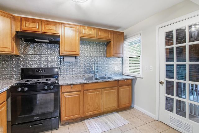 22600 Oaklane Street, Warren, MI 48089