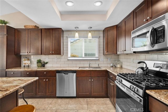 6871 Grove Avenue, Highland, CA 92346