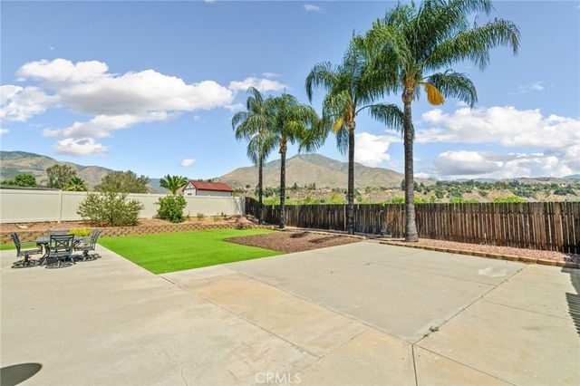 6871 Grove Avenue, Highland, CA 92346