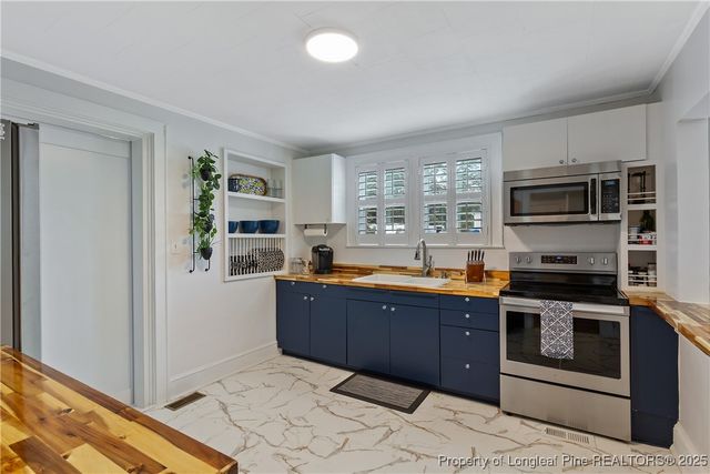 404 E Donaldson Avenue, Raeford, NC 28376