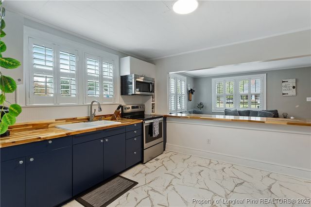 404 E Donaldson Avenue, Raeford, NC 28376