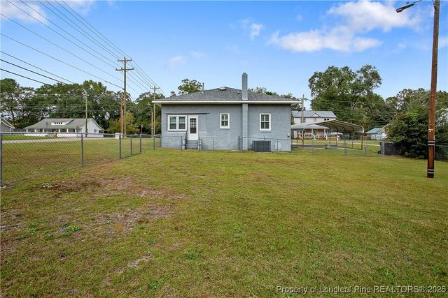 404 E Donaldson Avenue, Raeford, NC 28376