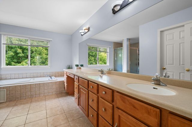 2240 Indian Creek Circle, Ann Arbor, MI 48105