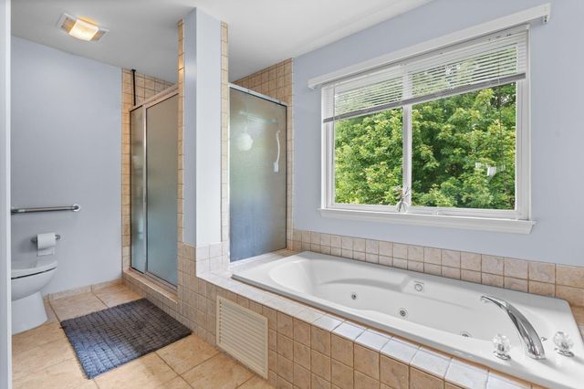 2240 Indian Creek Circle, Ann Arbor, MI 48105