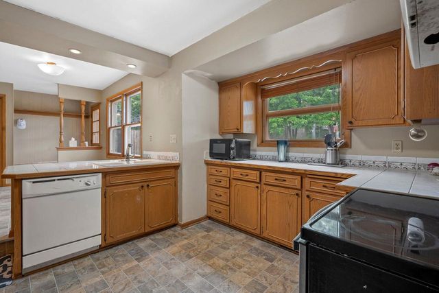613 Pleasant View STREET, Wauwatosa, WI 53226