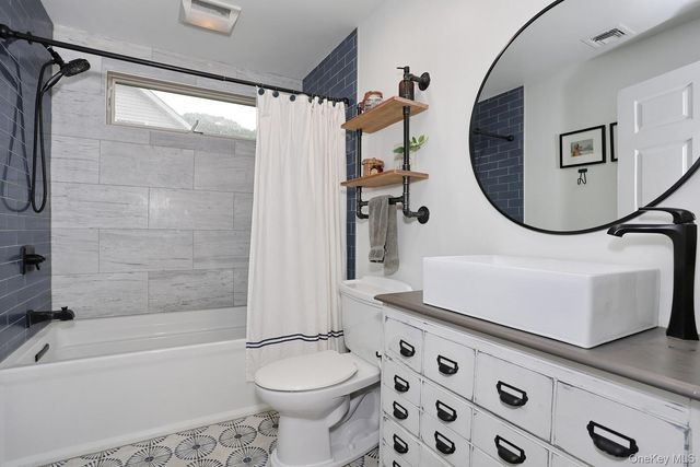 29 Clinton Avenue, Tappan, NY 10983
