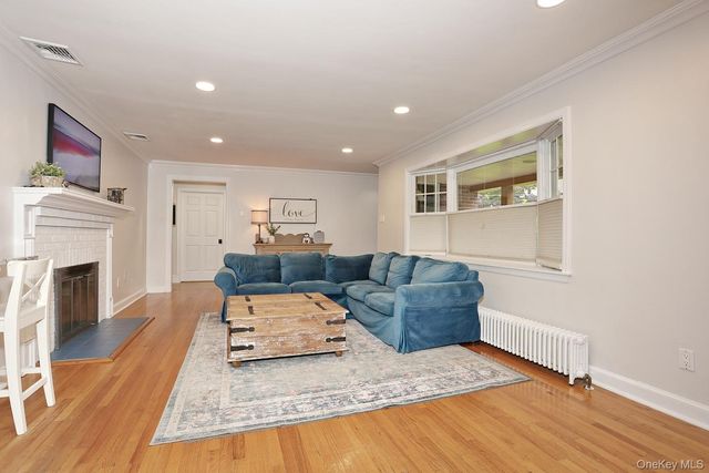 29 Clinton Avenue, Tappan, NY 10983
