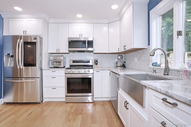 29 Clinton Avenue, Tappan, NY 10983
