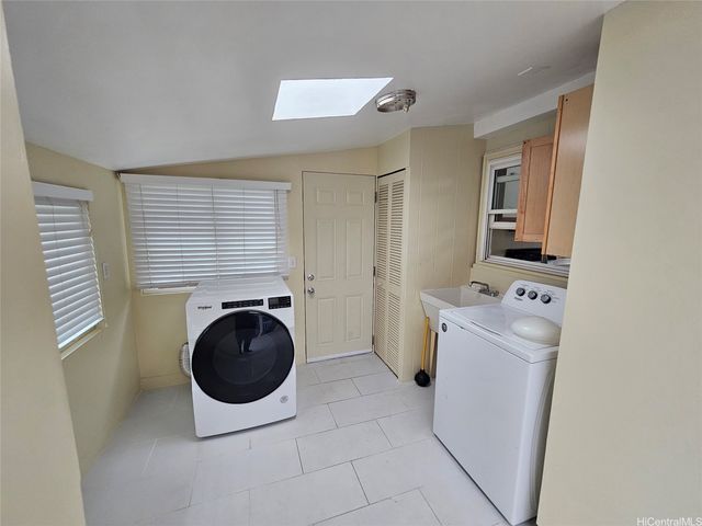 98-940 Iliee Street, Aiea, HI 96701