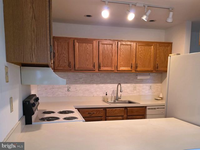 8-A OLYMPIC DR, Reading, PA 19607